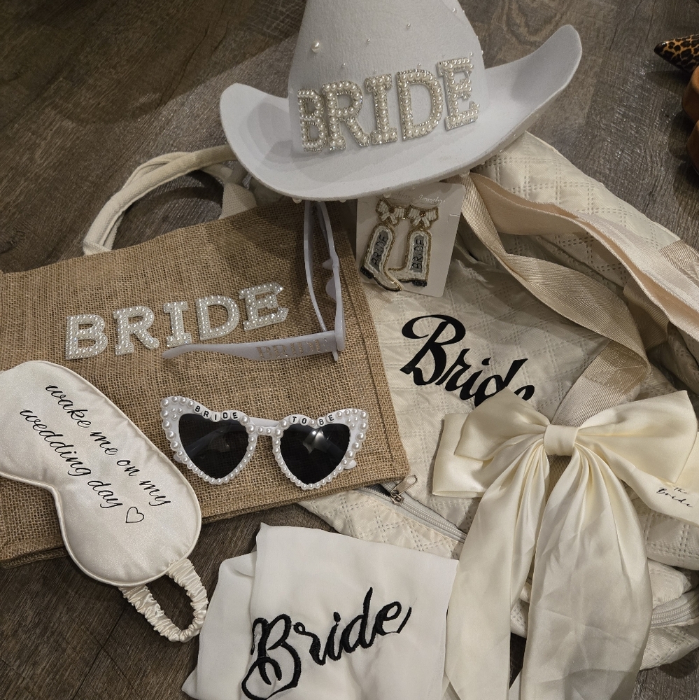 Bride Accessories Set with Hat and Sunglasses